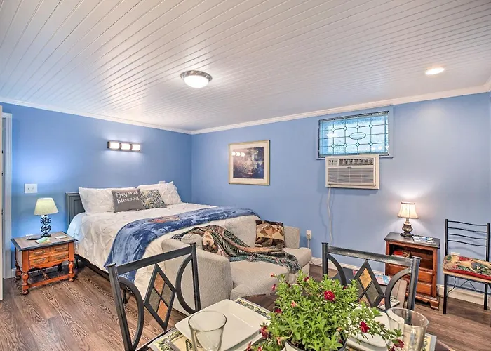 Updated Williamstown Apartment With Kitchen!